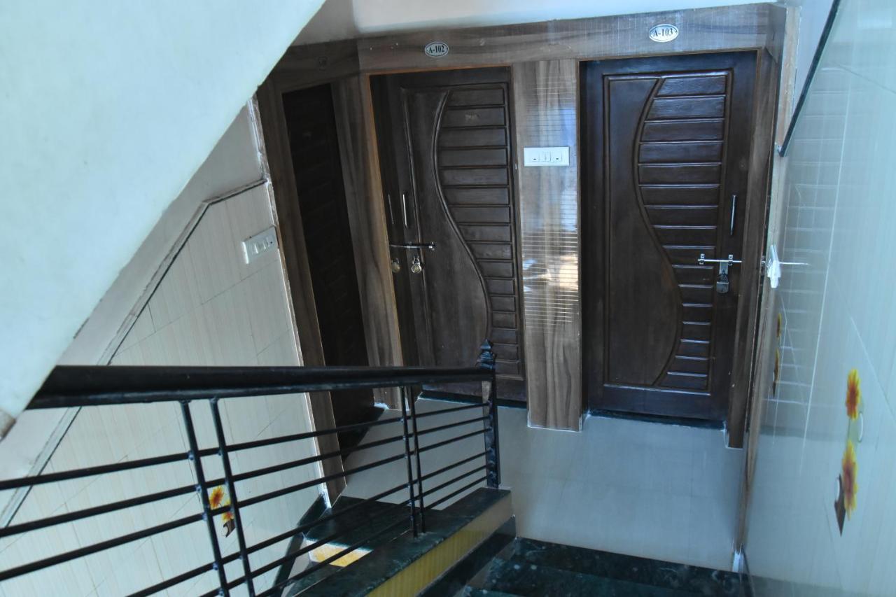 Hotel Temple Sai Sirdi Kültér fotó