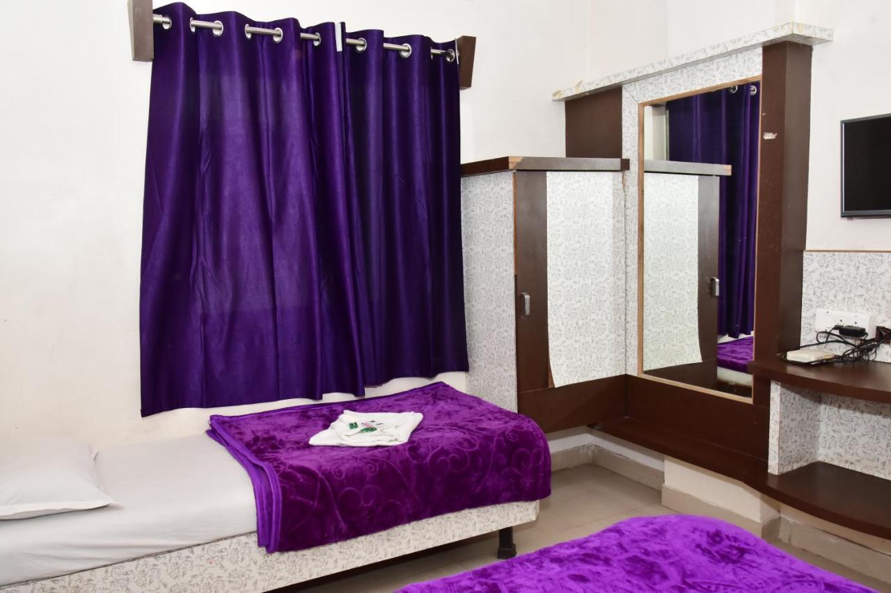 Hotel Temple Sai Sirdi Kültér fotó