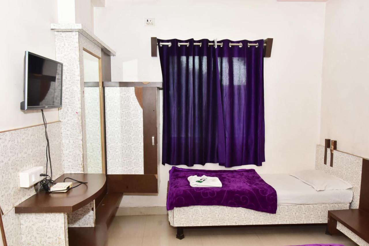 Hotel Temple Sai Sirdi Kültér fotó
