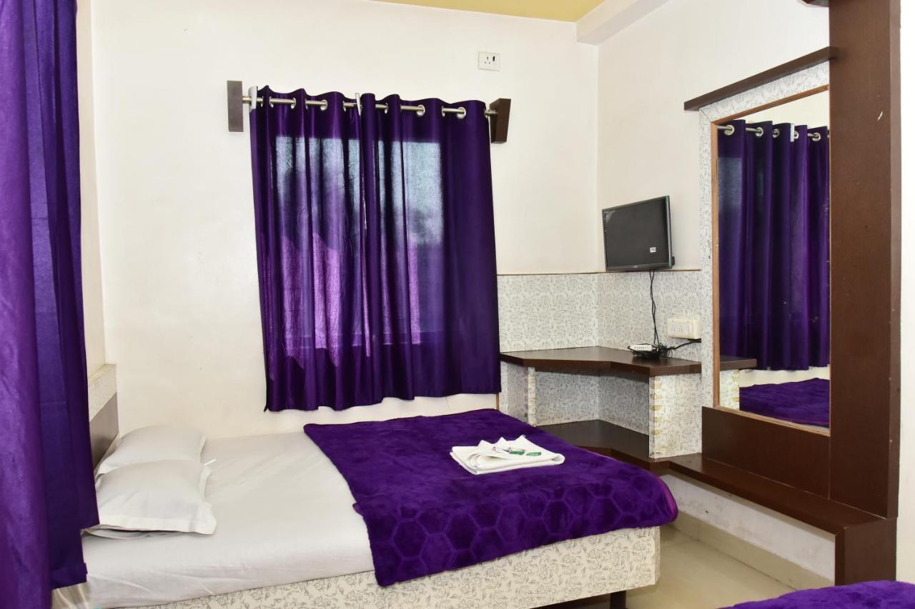 Hotel Temple Sai Sirdi Kültér fotó