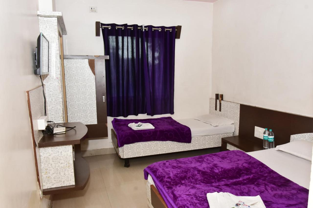 Hotel Temple Sai Sirdi Kültér fotó