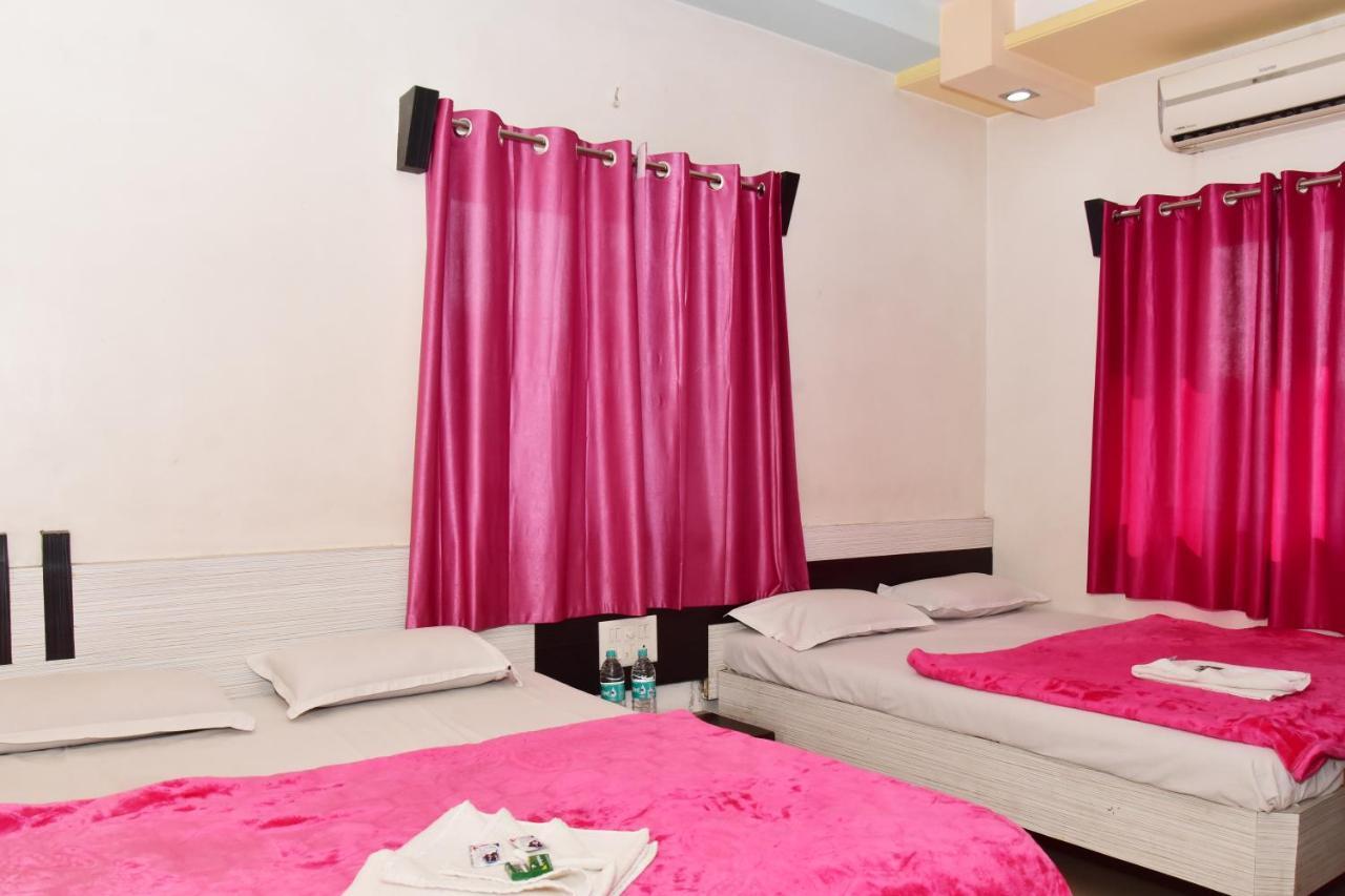 Hotel Temple Sai Sirdi Kültér fotó