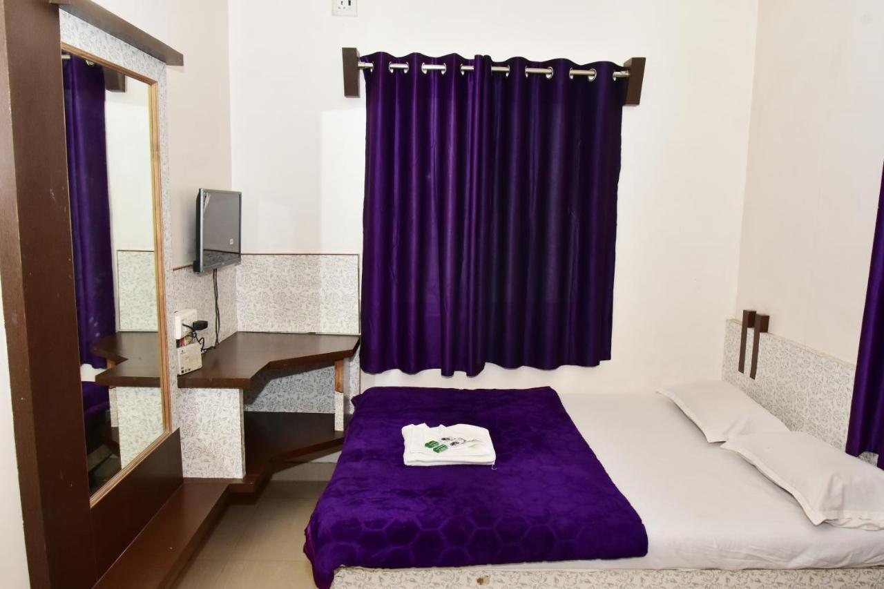 Hotel Temple Sai Sirdi Kültér fotó