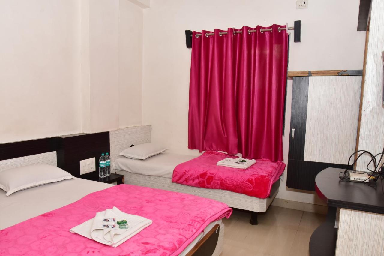 Hotel Temple Sai Sirdi Kültér fotó