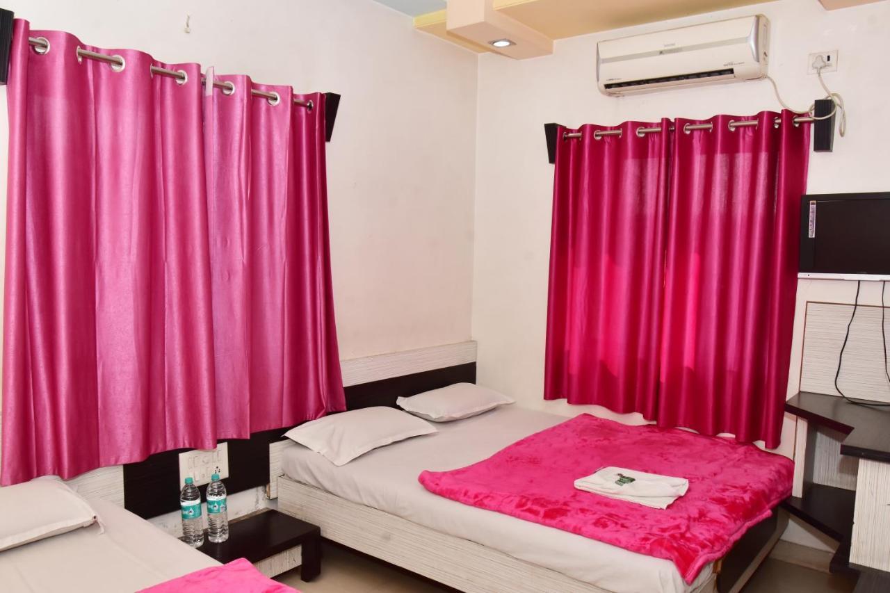 Hotel Temple Sai Sirdi Kültér fotó