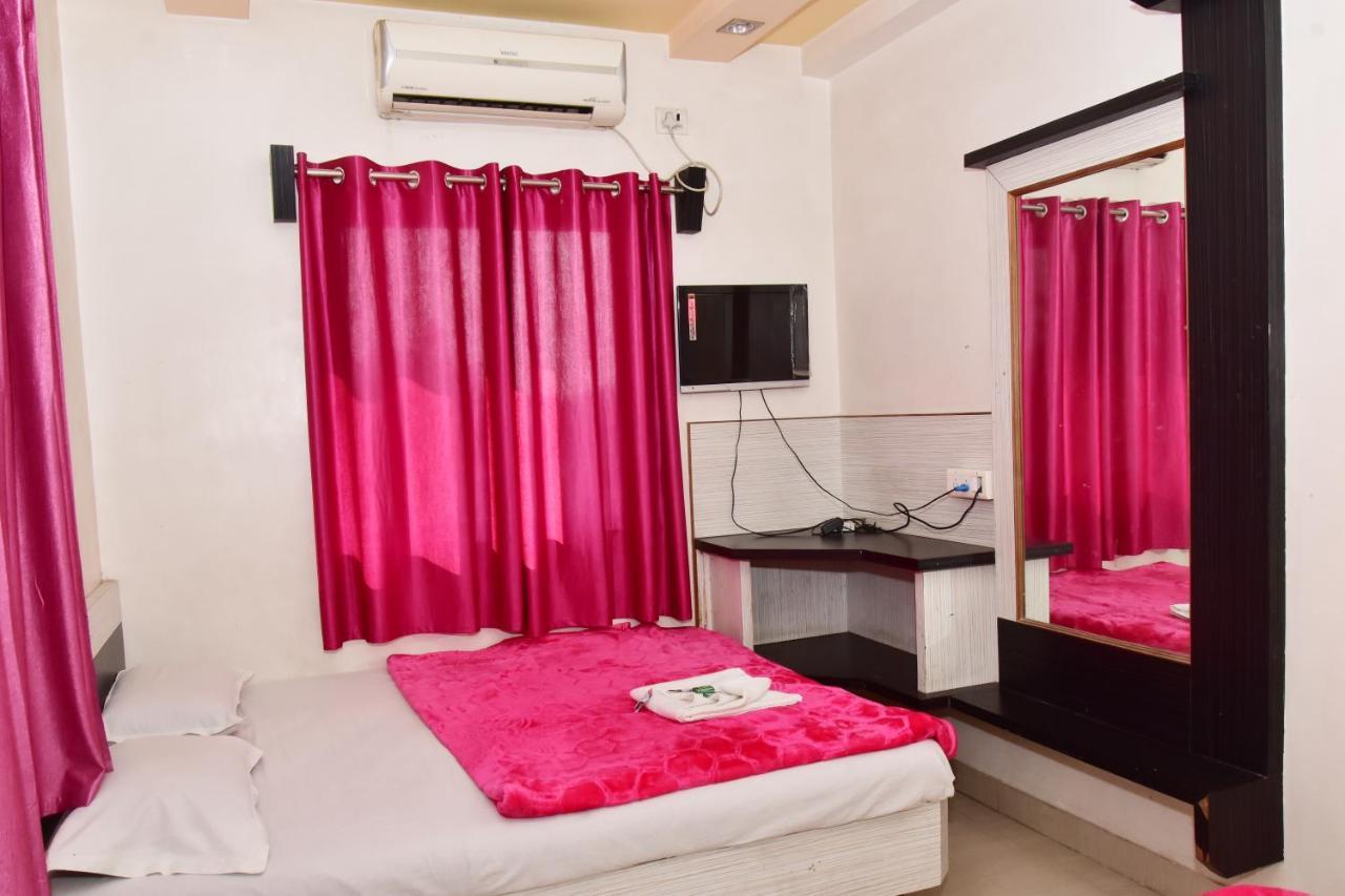 Hotel Temple Sai Sirdi Kültér fotó