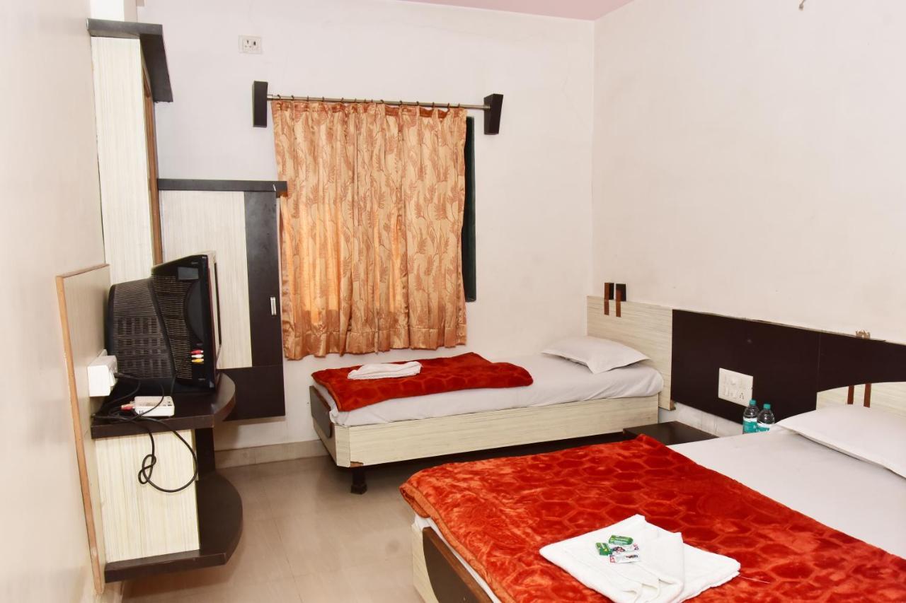 Hotel Temple Sai Sirdi Kültér fotó