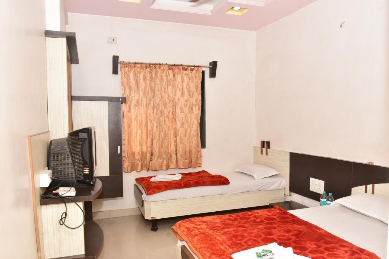 Hotel Temple Sai Sirdi Kültér fotó