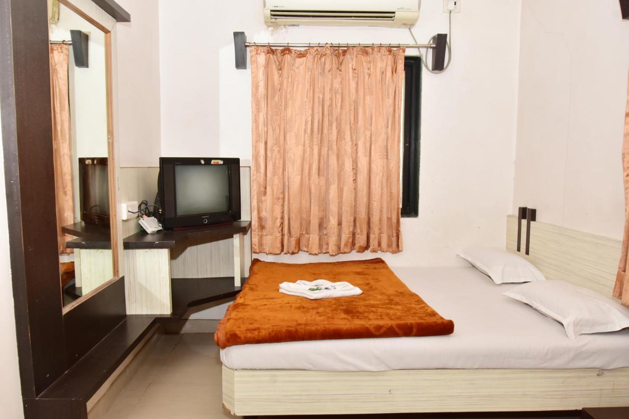 Hotel Temple Sai Sirdi Kültér fotó
