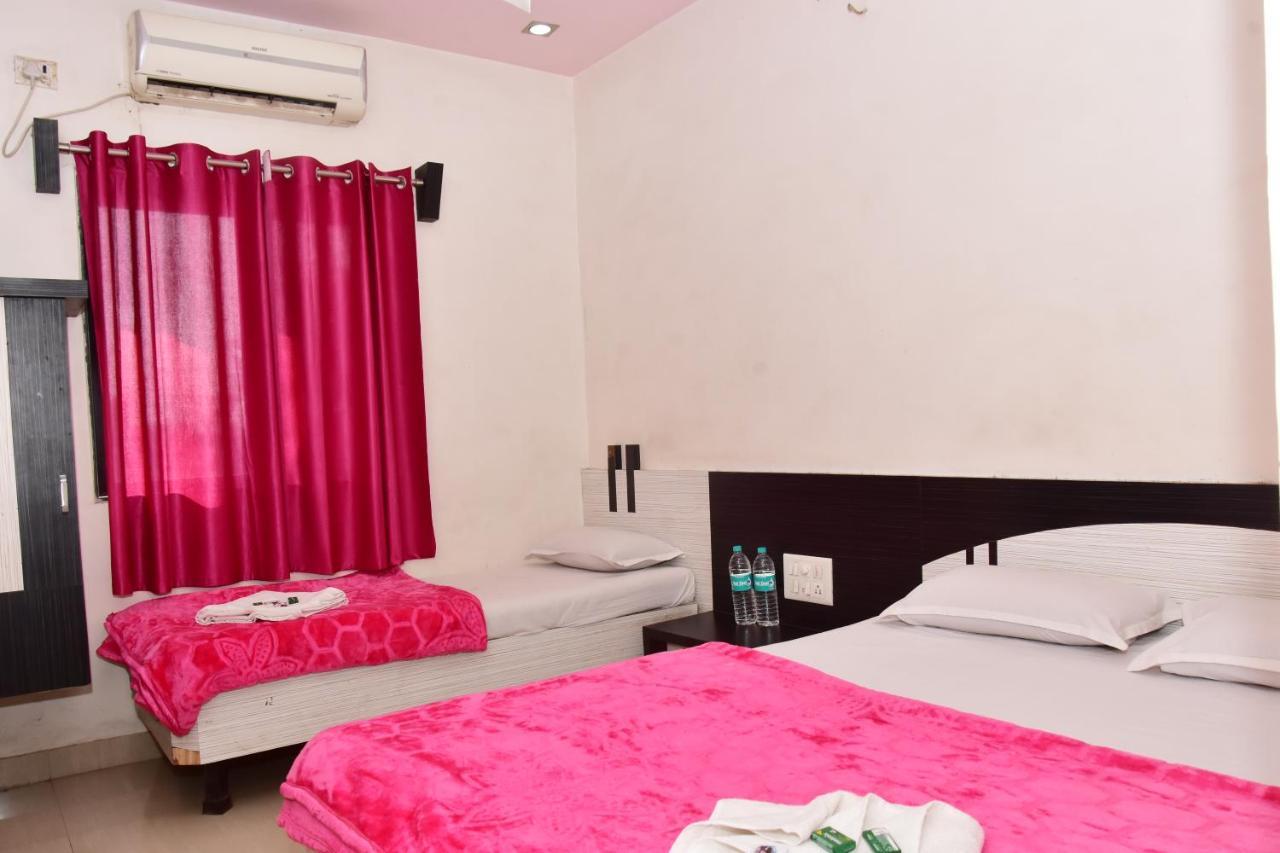 Hotel Temple Sai Sirdi Kültér fotó