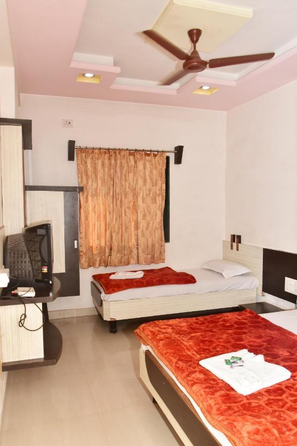 Hotel Temple Sai Sirdi Kültér fotó