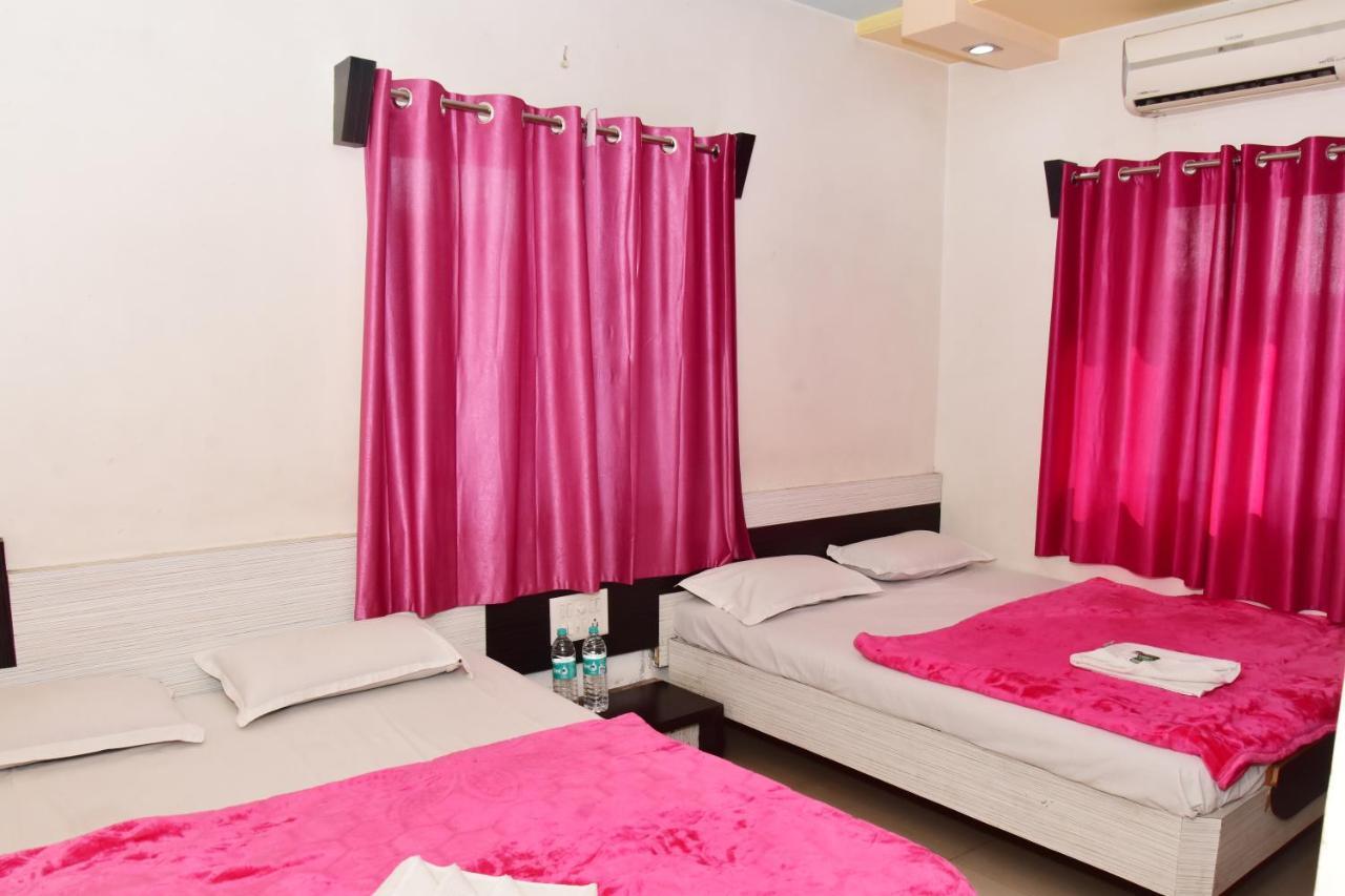 Hotel Temple Sai Sirdi Kültér fotó