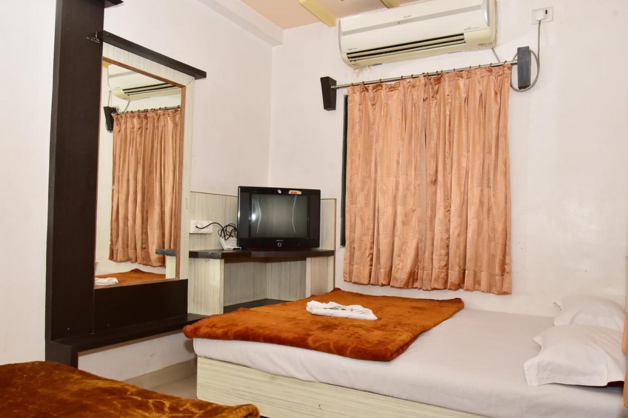 Hotel Temple Sai Sirdi Kültér fotó