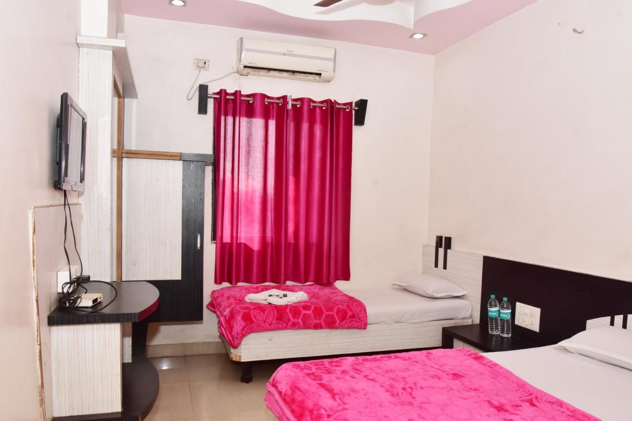 Hotel Temple Sai Sirdi Kültér fotó