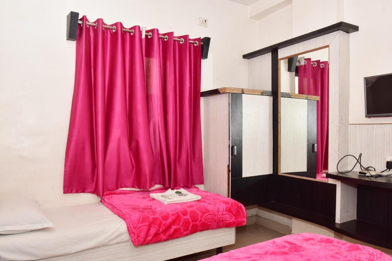 Hotel Temple Sai Sirdi Kültér fotó