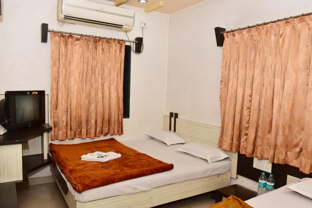 Hotel Temple Sai Sirdi Kültér fotó