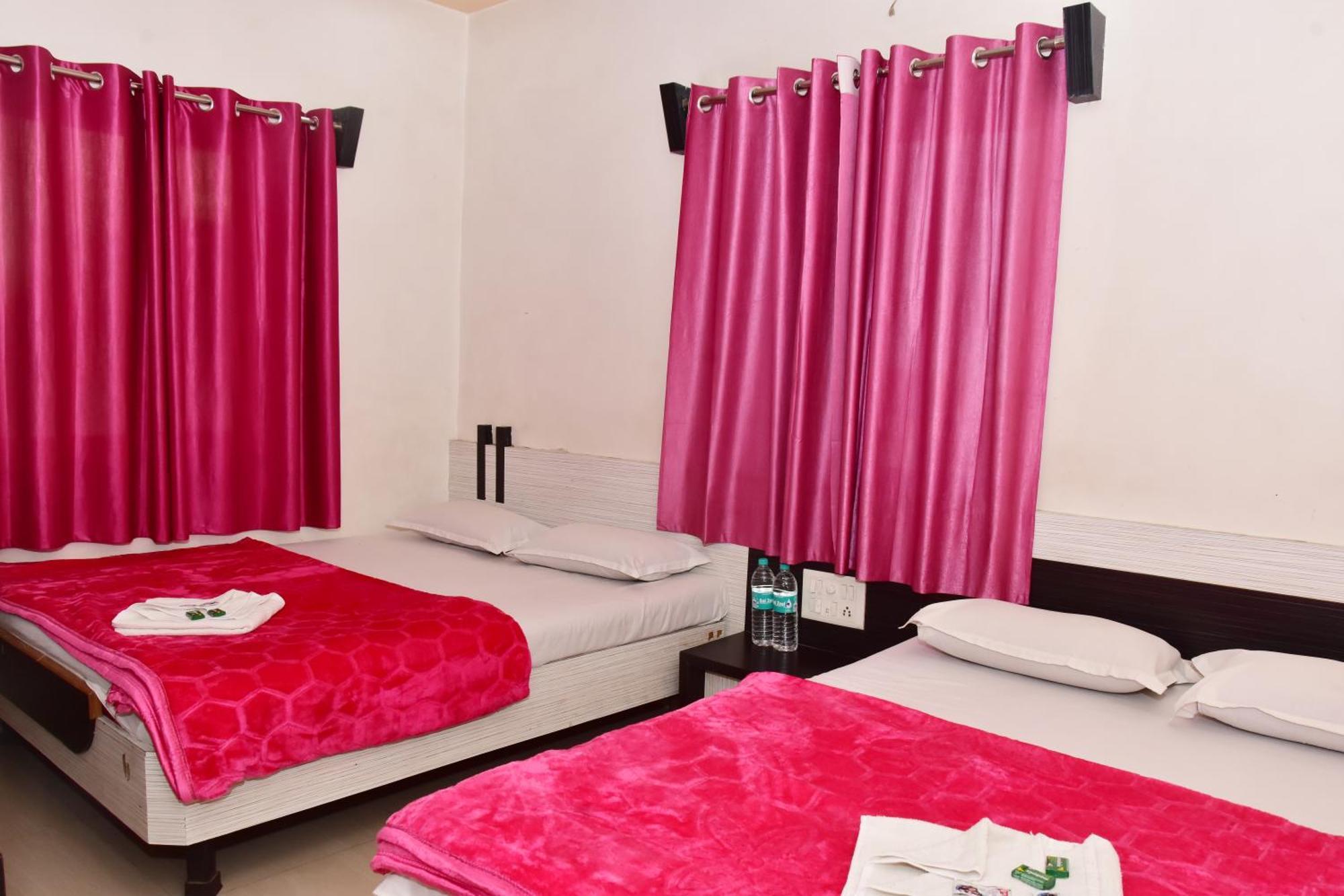 Hotel Temple Sai Sirdi Kültér fotó