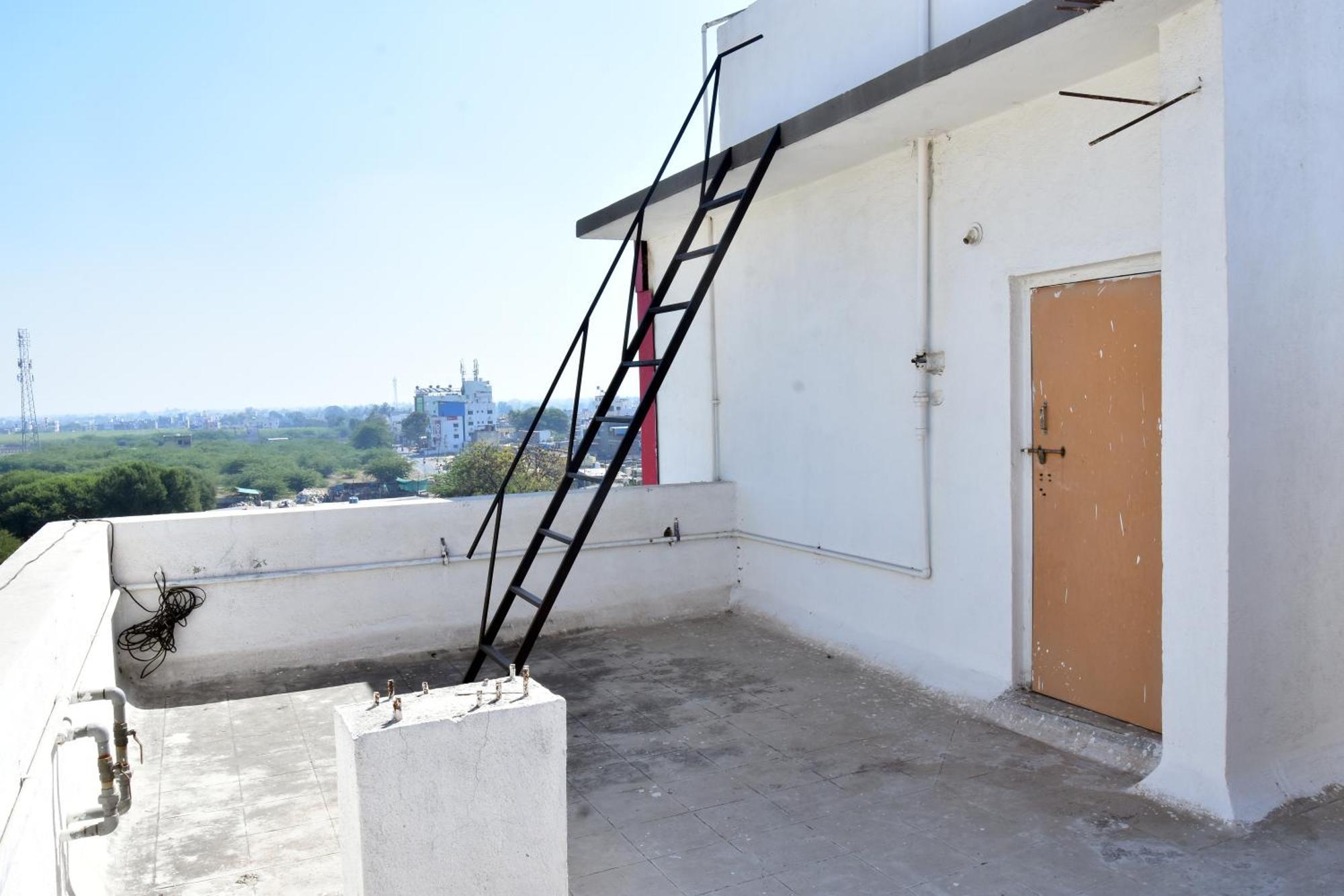 Hotel Temple Sai Sirdi Kültér fotó